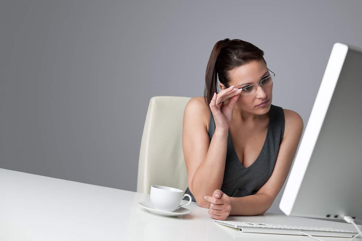 lady looking at computer screen