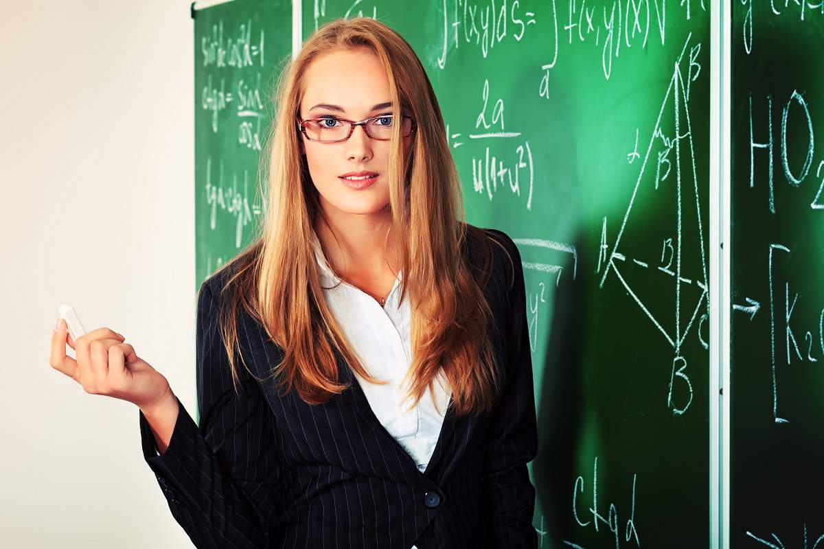 lady at chalkboard, estimating average income tax refunds